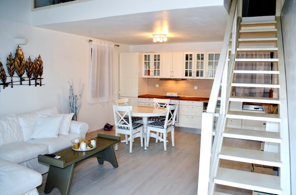 Villa Aristoteles Chalki Town Room photo