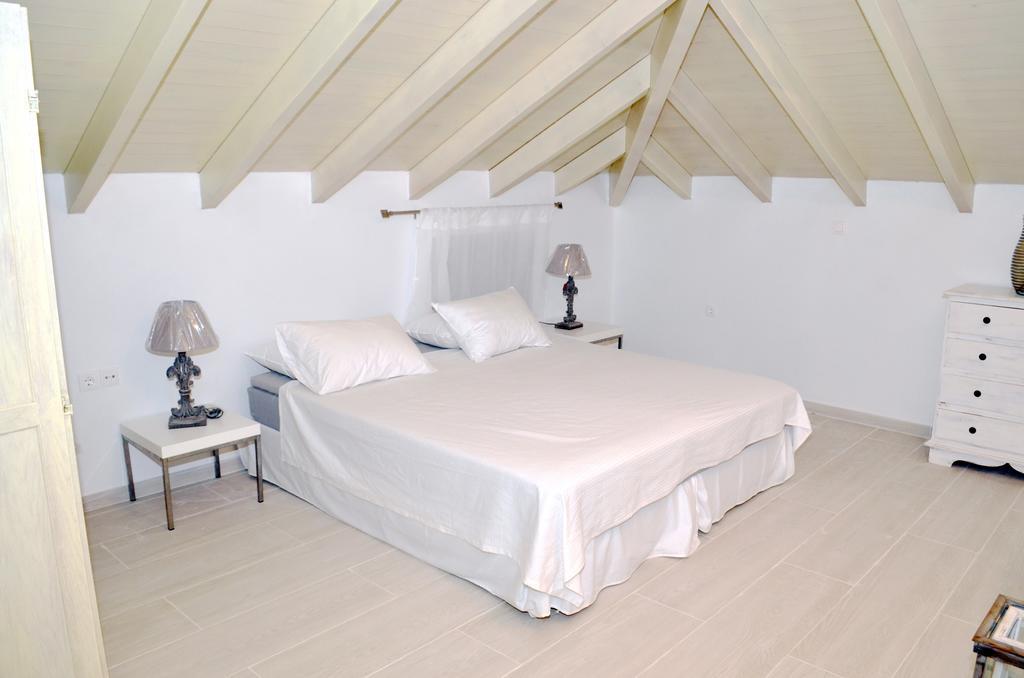 Villa Aristoteles Chalki Town Room photo
