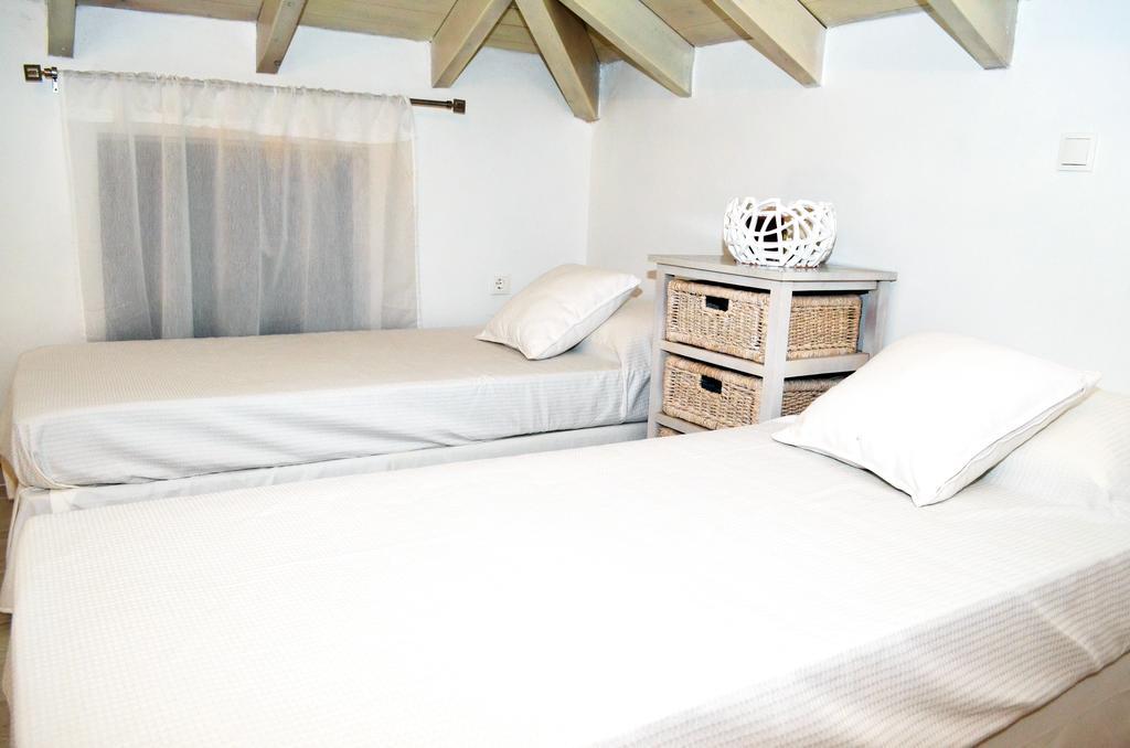 Villa Aristoteles Chalki Town Room photo